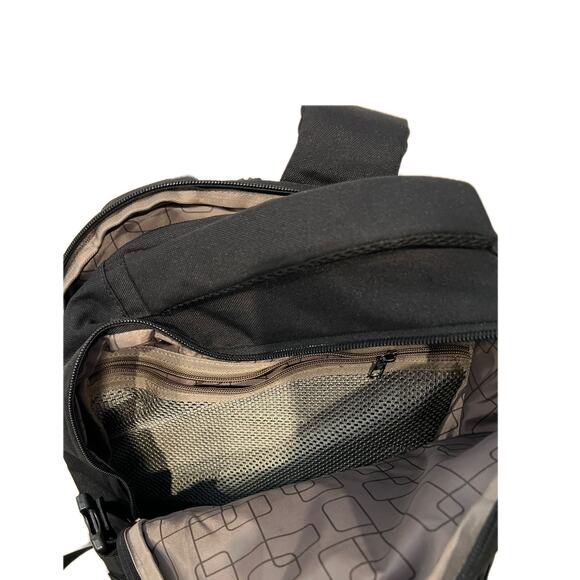 Black Tactical Like Black Computer Padded Backpack - Picture 4 of 5
